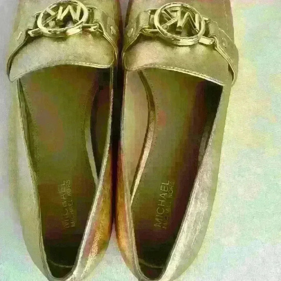 NWOT. Micheal Kors Gold Flat Shoes Size 8. - Picture 2 of 5
